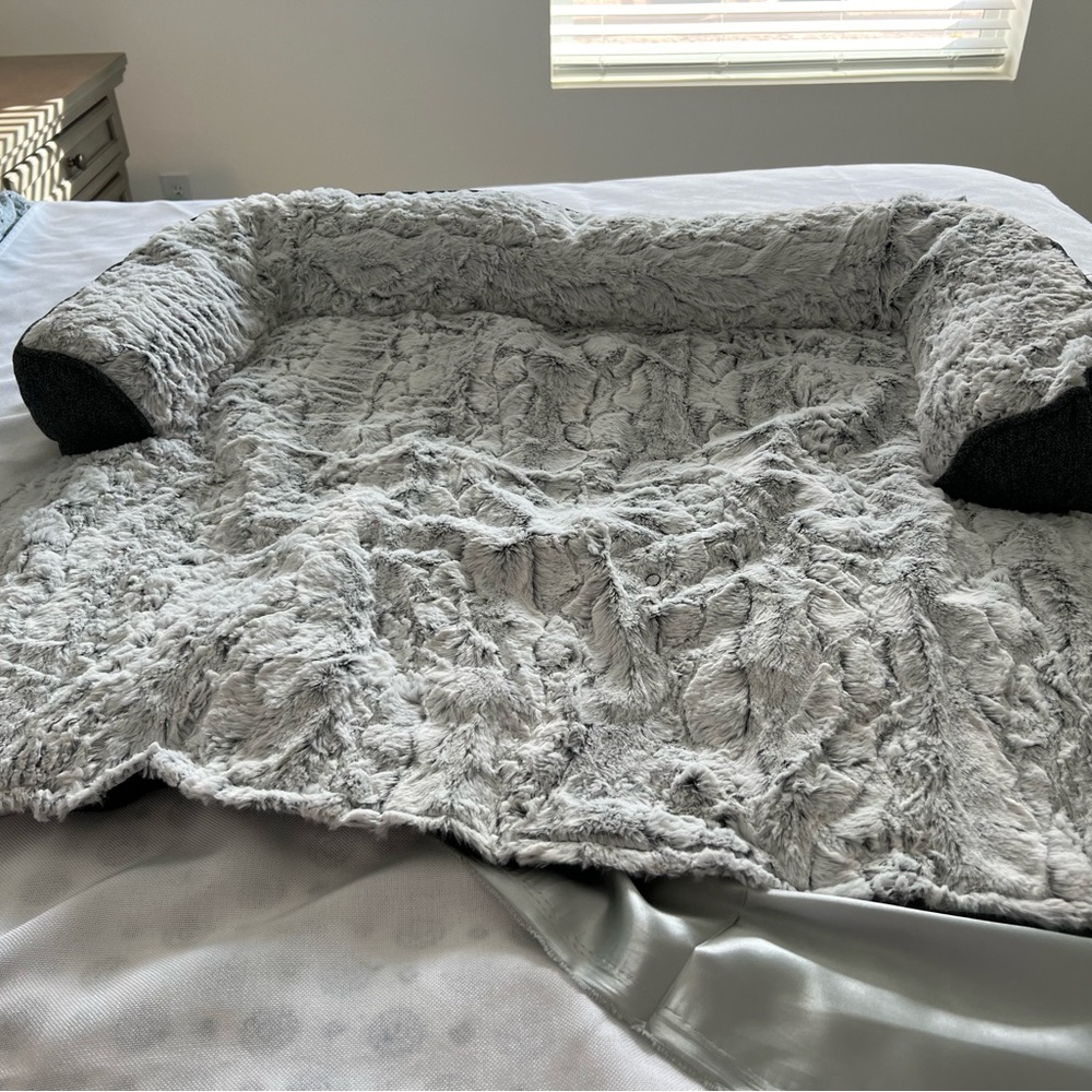 Blunique Cozy White Dog Couch Bed/blanket